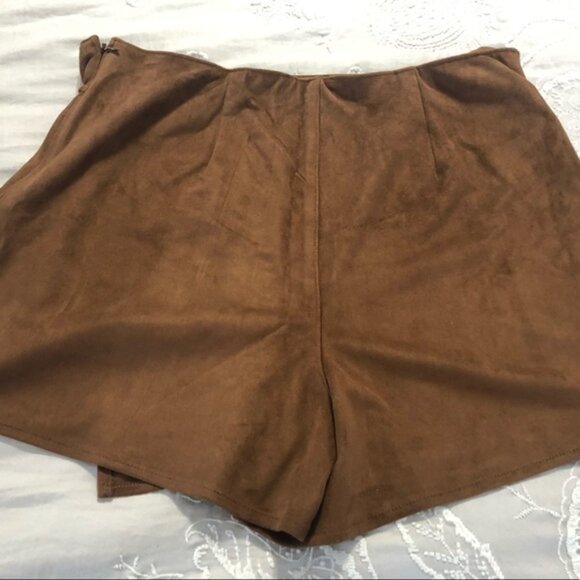 Abercrombie & Fitch Skort (NWOT). - Picture 2 of 2